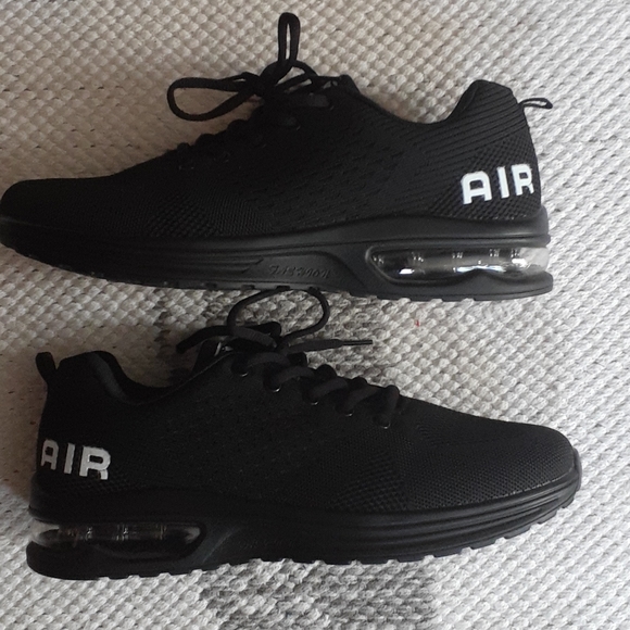Shoes - NWOT Black Running Shoes